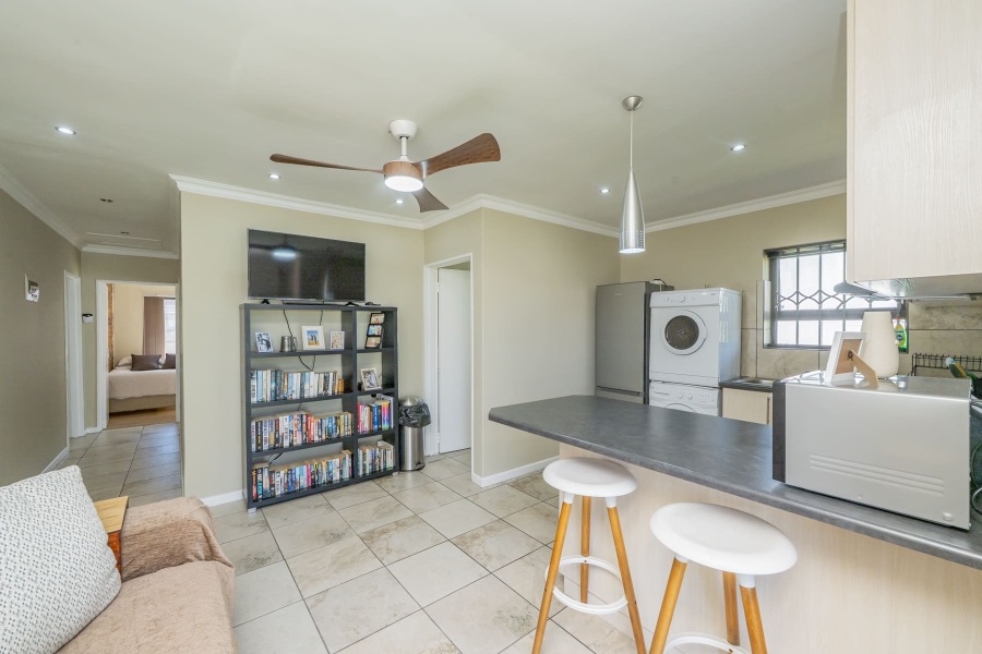 5 Bedroom Property for Sale in De Oude Spruit Western Cape